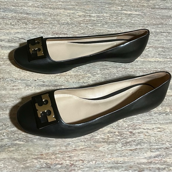 NIB Tory Burch Gigi gold T buckle Reva ballet flat leather shoes with - Picture 4 of 16